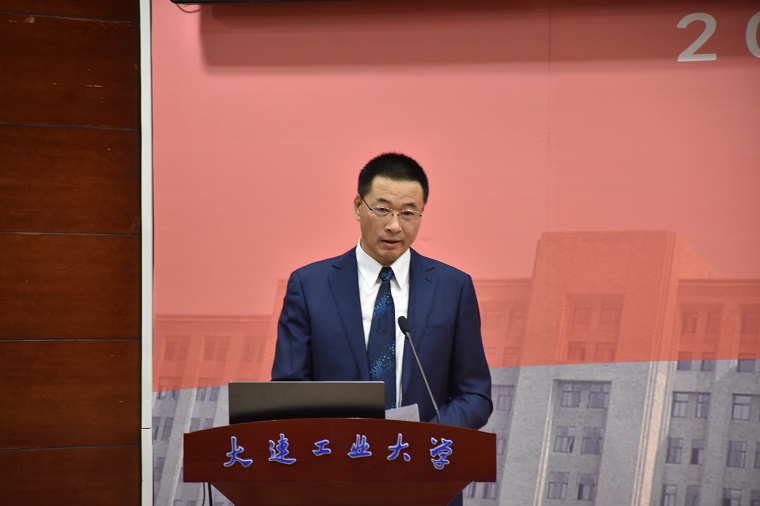 葛继平教授作报告.jpg