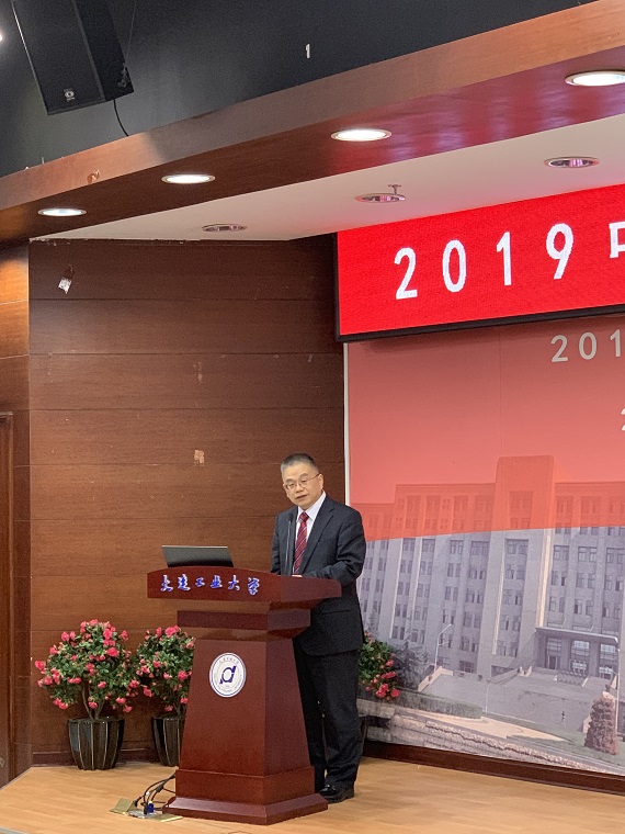 肥塚浩教授作报告.jpg